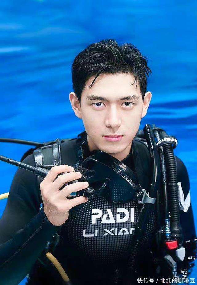 海豚天团手机拍出 海洋版时尚大片电子pg游戏突发！李现潜水偶遇