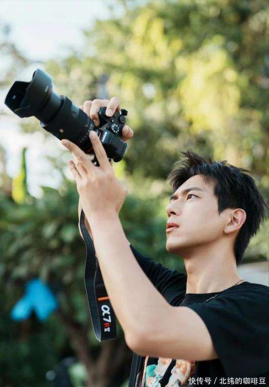 海豚天团手机拍出 海洋版时尚大片电子pg游戏突发！李现潜水偶遇(图3)